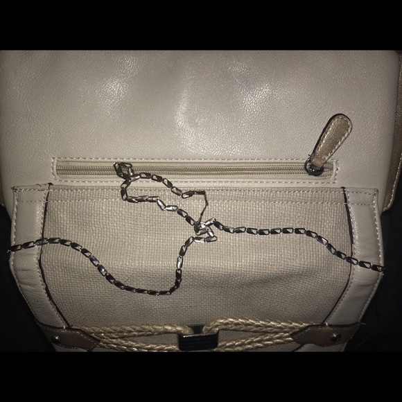Cream color JLO wallet bag - Picture 3 of 4